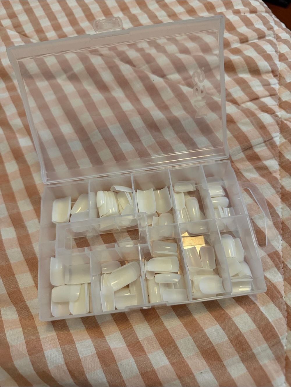 Kiss Press-On Nails in White Cream Set